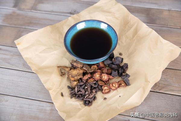 溼熱下注，宗筋難立，對症施藥，清熱利溼才重回巔峰