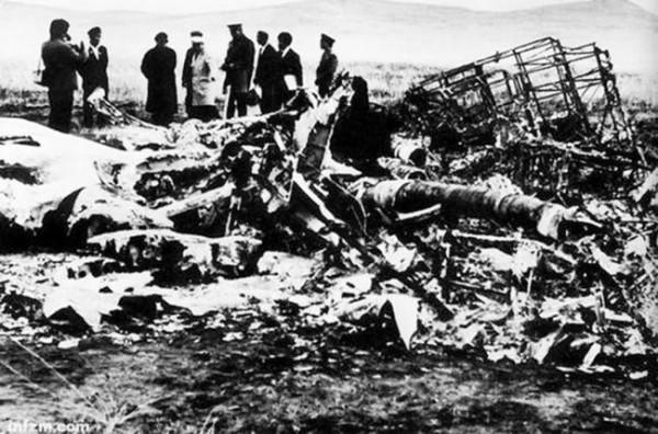 十大元帥四位葬在八寶山，朱德骨灰盒編號101，聶榮臻埋在松樹下