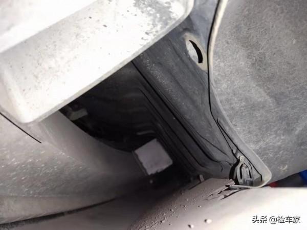 紅旗H9不是首個國產豪華車，還記得當年賣68萬的紅旗盛世嗎？