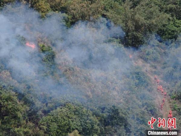 緊急馳援滅山火——南部戰區空軍某部處置突發火情側記 緊急馳援滅山火——南部戰區空軍某部處置突發火情側記