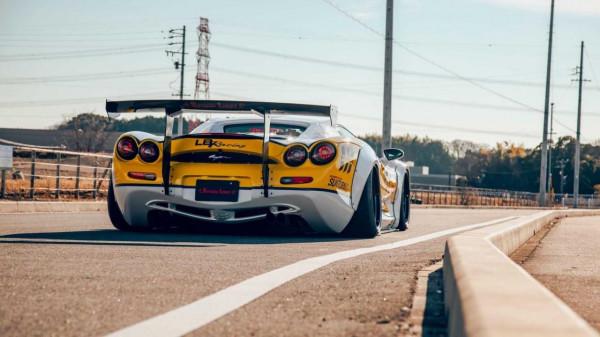 看起來非常滑稽，改裝版光岡&OpenCurlyDoubleQuote;大蛇&rdquo;跑車亮相東京汽車沙龍展