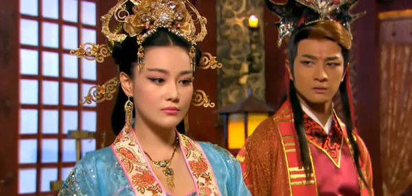 這令人窒息的審美，影視劇裡的大膽配色，只要你敢想，導演就敢配