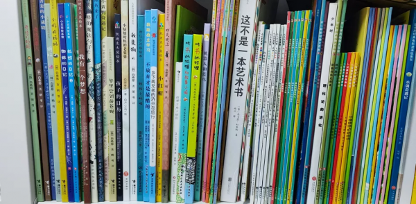 把書櫃分類,我這個當媽的可太能折騰了 把書櫃分類,我這個當媽的可太能折騰了