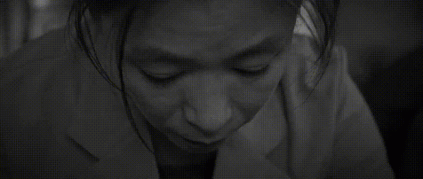 神演技！&OpenCurlyDoubleQuote;鍋姨&rdquo;生活照陽光明媚，劇中陰森一笑能把人送走