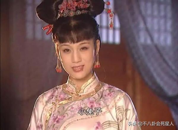 別再亂動臉上的痣了！這些中年女星把痣變成特色，個個有靈氣