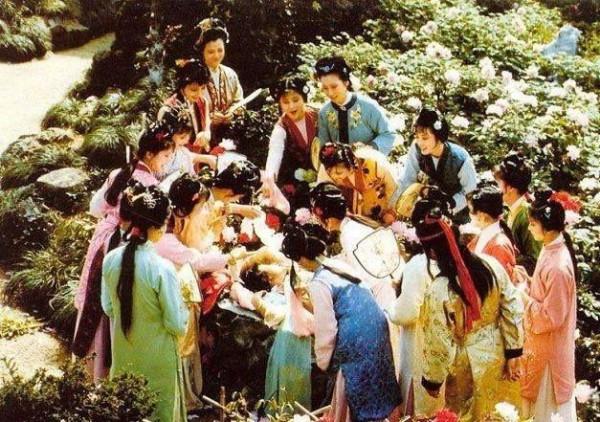 賈府有四大經濟收入,為何依然入不敷出?這三個原因是關鍵 賈府有四大經濟收入,為何依然入不敷出?這三個原因是關鍵