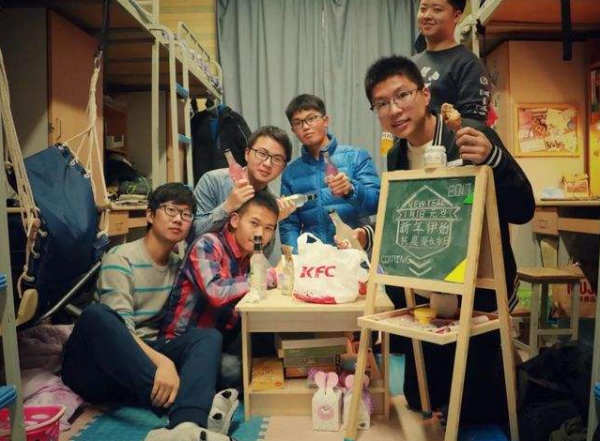 陝西大學生因封校無聊，動手自制“泥麻將”火了，網友：是個人才