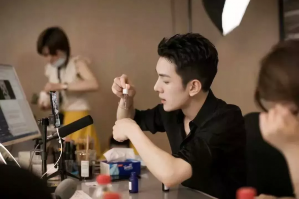 李佳琦12小時狂賣100億,金嗓子從聯交所退市:三無時代到來了 李佳琦12小時狂賣100億,金嗓子從聯交所退市:三無時代到來了