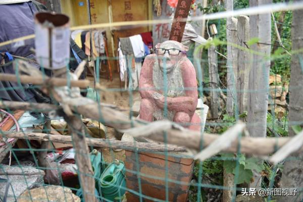 76歲大爺有奇才,一生不娶老婆,牆上寫滿文字,內心世界無人能懂 76歲大爺有奇才,一生不娶老婆,牆上寫滿文字,內心世界無人能懂