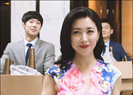 5位有梨渦的內地女星，笑起來俏麗無雙，不笑時眼角眉梢都是風情