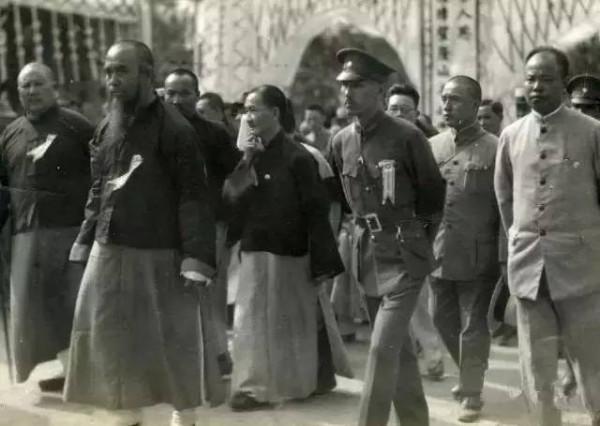 1930年,國民黨中將被我軍俘獲,看到毛澤東大喊:潤之,放我生路 1930年,國民黨中將被我軍俘獲,看到毛澤東大喊:潤之,放我生路