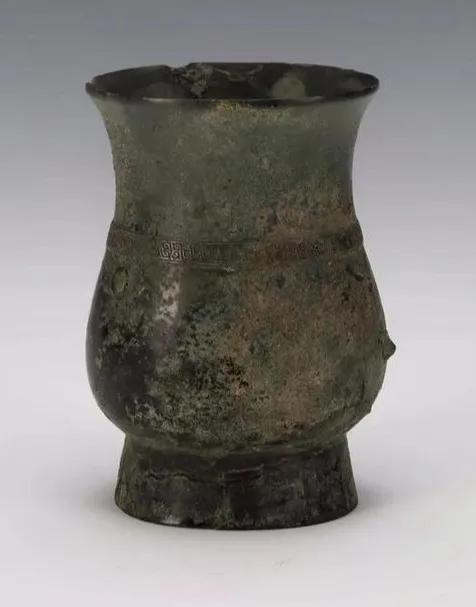 一對少見的鐵畫軒紫砂觶型杯