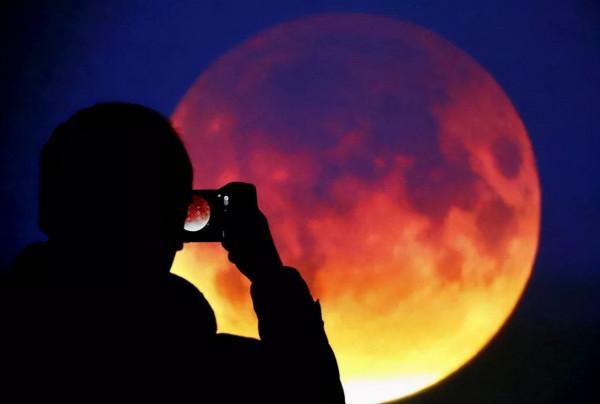 血祭登月路：NASA採用殘酷設計理念，三名宇航員被活活燒死