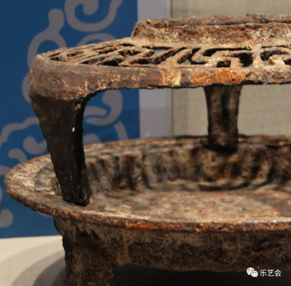 骨鳴嘀 角力帶 雙魚鏡:孟和套格套分享內蒙古博物院系列 骨鳴嘀 角力帶 雙魚鏡:孟和套格套分享內蒙古博物院系列