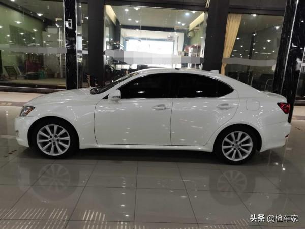 09年的雷克薩斯IS300開價13萬,開啟機蓋一顆螺絲未動,能買嗎? 09年的雷克薩斯IS300開價13萬,開啟機蓋一顆螺絲未動,能買嗎?