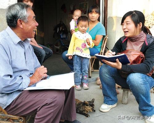 村裡有人撐腰了，官方發話，安排兩類人下鄉，村民應當提前知曉