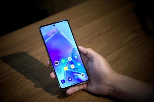 降至2399元，驍龍870+144Hz+一億畫素，這才叫真香機