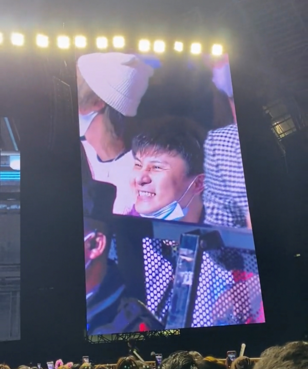 42歲朱楨現身薛之謙演唱會，身材發福認不出，二婚妻子被贊像倪妮