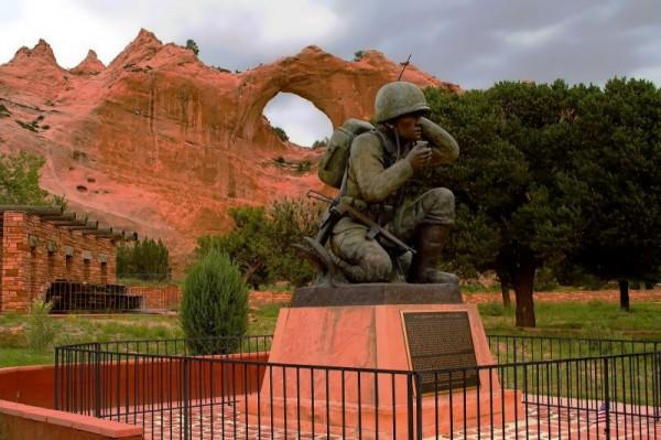 二戰納瓦霍族譯電員多重要?全軍僅29名,每名士兵都配有一名保鏢 二戰納瓦霍族譯電員多重要?全軍僅29名,每名士兵都配有一名保鏢