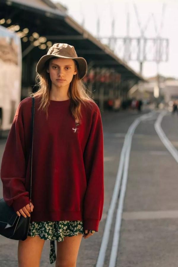 是時候穿衛衣了!2021秋天流行這4款,時尚又顯瘦,照著穿美炸了 是時候穿衛衣了!2021秋天流行這4款,時尚又顯瘦,照著穿美炸了