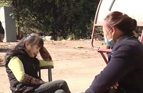 猛追女房東，58歲收廢品贅婿放飛自我，不想再忍受強勢岳母和老婆