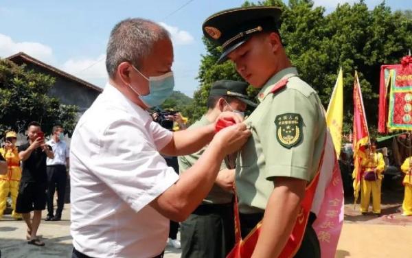 這位“00後”武警戰士,成了一等功臣 這位“00後”武警戰士,成了一等功臣