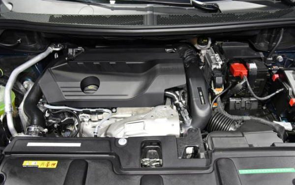 2022款標緻4008到店，外觀設計“抓人”，1.8T馬力足，油耗6.2L！