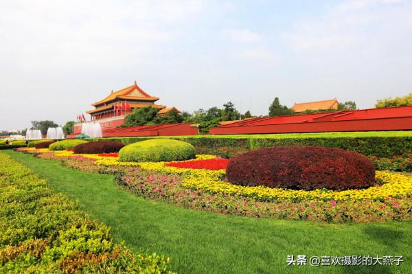 京城：天安門廣場&quot;祝福祖國&quot;主題大花籃主體完成