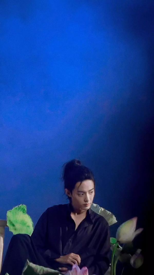 #肖戰時尚芭莎雜誌#荷塘映月色,月色撩人心,高馬尾永遠滴神 #肖戰時尚芭莎雜誌#荷塘映月色,月色撩人心,高馬尾永遠滴神