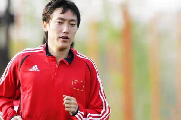 世青賽一戰成名，21歲征戰世界盃，超白金一代之“追風少年”曲波