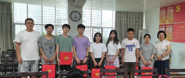 學校開展家庭經濟困難學生走訪慰問活動 學校開展家庭經濟困難學生走訪慰問活動