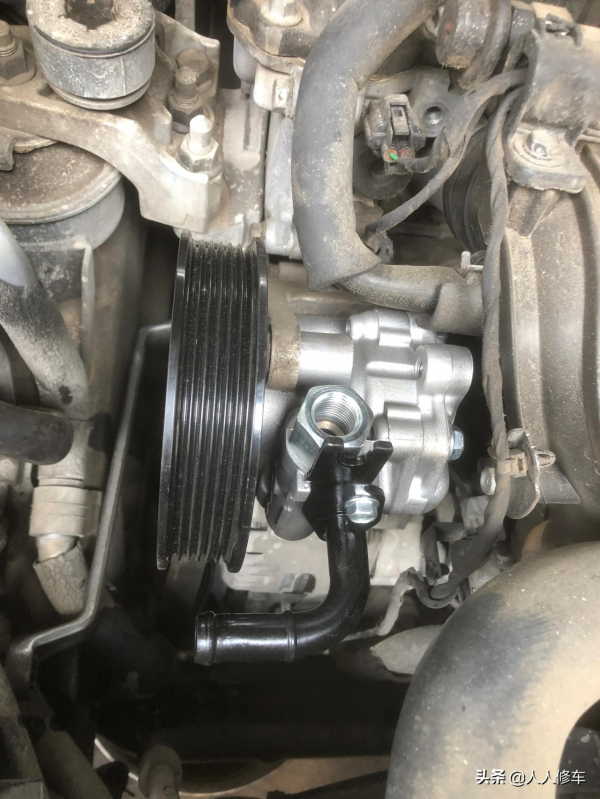 冷車啟動打方向時嗡嗡響，並且轉動方向盤時會感覺到很重是啥情況