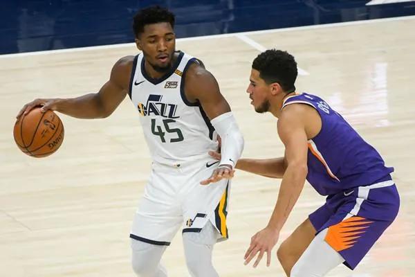 布克和米切爾，誰能擔起新生代分衛的榮耀？誰最像黑曼巴？