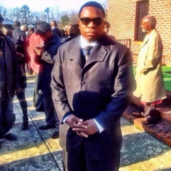 哈登交易報道後恩比德發推，只有配圖沒有配文