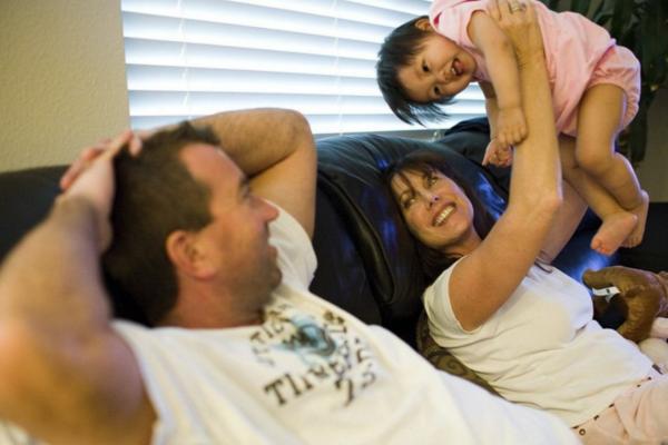 美國18年收養8萬多中國孤兒，其中大都是女孩，這是怎麼回事？