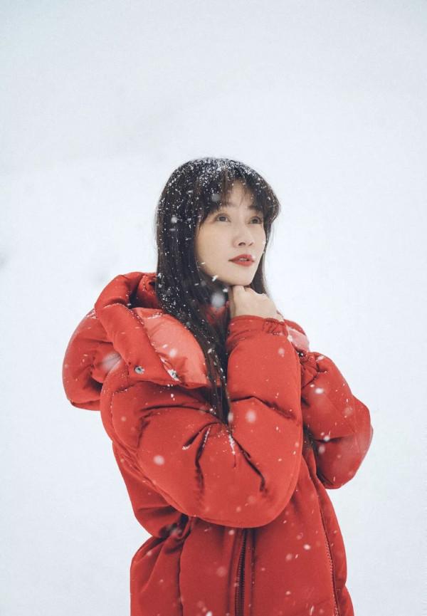 44歲田海蓉曬度假照,穿12800羽絨服很少女,手帶2枚大鑽戒超搶鏡 44歲田海蓉曬度假照,穿12800羽絨服很少女,手帶2枚大鑽戒超搶鏡