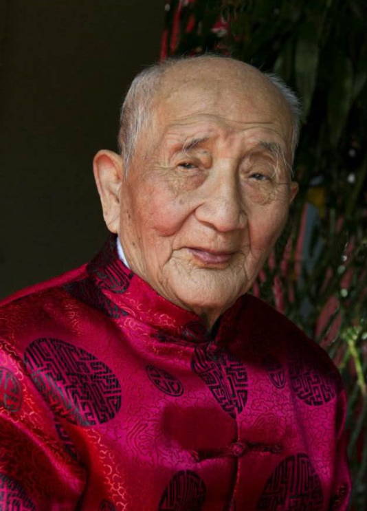中國最後一位御醫鸚烈鵬,服侍溥儀10年,105歲堅持為百姓看病 中國最後一位御醫鸚烈鵬,服侍溥儀10年,105歲堅持為百姓看病