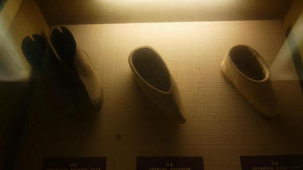 臺兒莊古城“三寸金蓮”展館參觀（2）