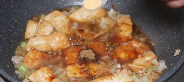 豆腐最上癮的1種新做法，做法簡單，百吃不厭，麻辣鮮香超下飯