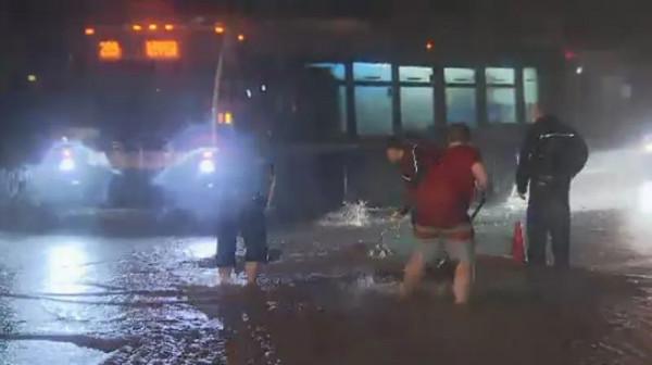 卑詩省暴風雨+大雪狂砸 氣溫降到零下 天車站漏水 連環車禍堵大橋