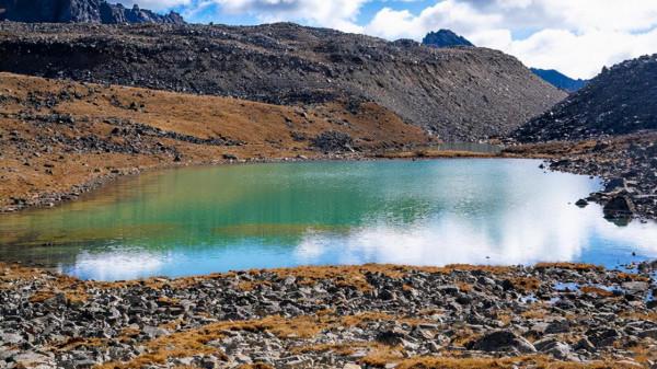 川西海拔最高最大最藍的海子——亞莫措根