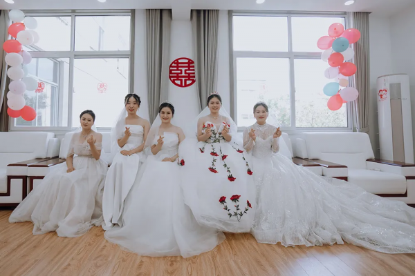 浪漫軍婚:軍車當婚車,嫁人就嫁軍隊好兒郎 浪漫軍婚:軍車當婚車,嫁人就嫁軍隊好兒郎