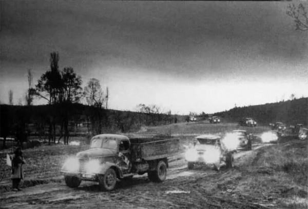 美軍飛機來襲,志願軍副營長大喊:走,逗老美去 美軍飛機來襲,志願軍副營長大喊:走,逗老美去