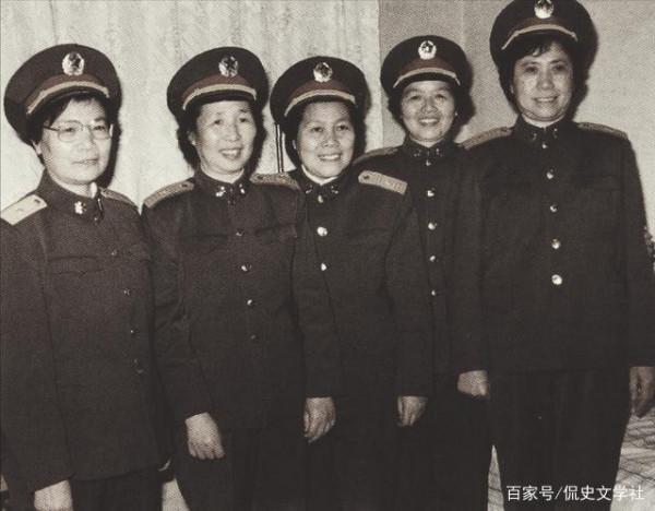 1955年，四位元帥夫人被授軍銜，誰的軍銜最高？其他夫人呢？