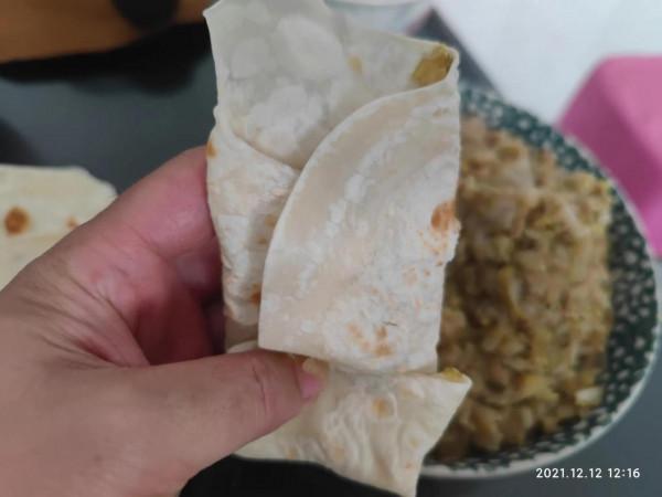 自家做的春餅,酸菜餡的好吃不得了不得了 自家做的春餅,酸菜餡的好吃不得了不得了