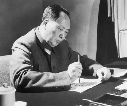 1952年，一鐵匠帶著一封信走進了中南海，毛主席：你應該早些來的