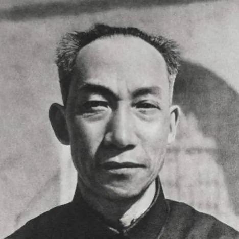 他是人民大學創始人，一生致力於教育事業，為我國培養了大量人才