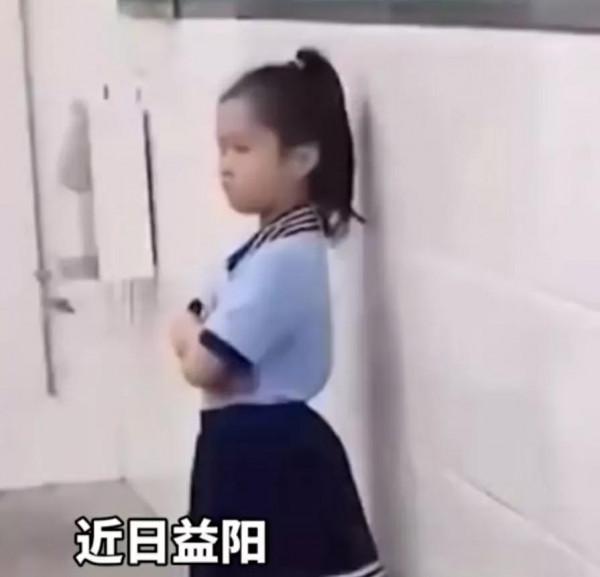 小學生女班長“挑戰”大學生張美玉