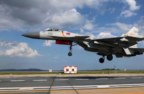 沈飛又憋了個大招，改進型殲15曝光6項改進，彌補8年前最大遺憾