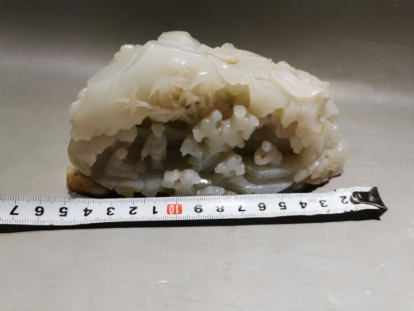 清乾隆工玉山子